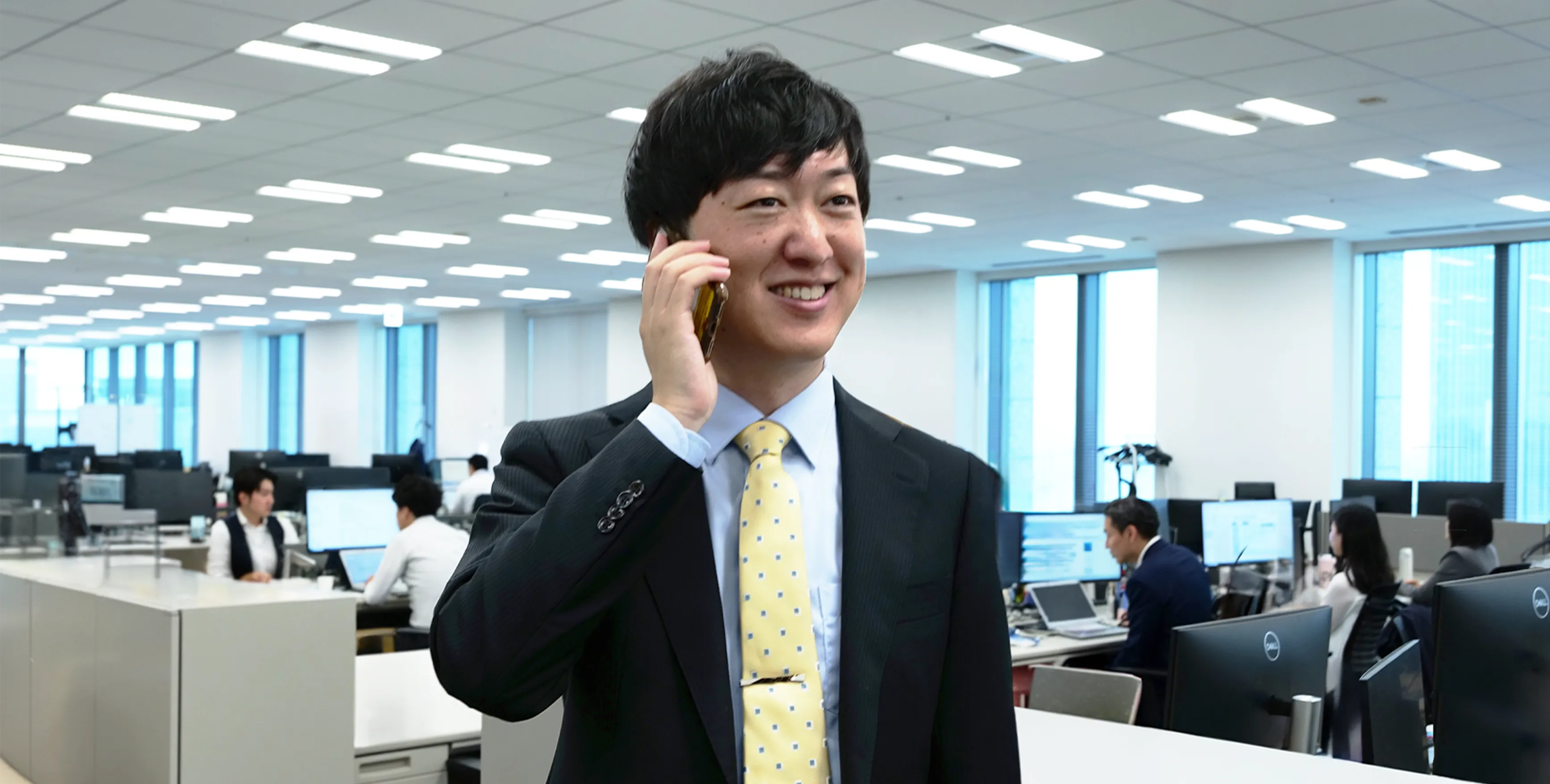 北浦 絢也のクライアントとの電話の様子