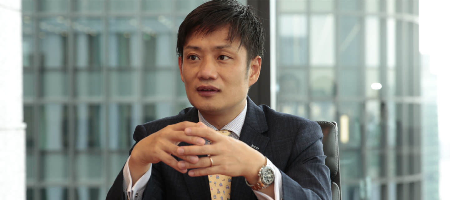 20名から900名へ。80件以上のM