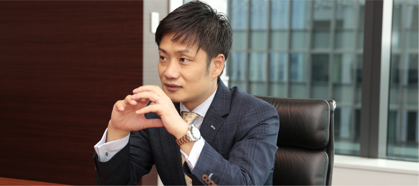 20名から900名へ。80件以上のM